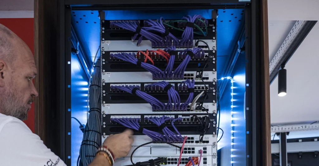 infrastructure-serveurs-maintenance-informatique-paris-aci-technology